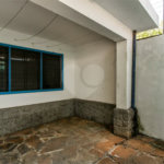 Casa à venda em Moema de 280m² com 4 dormitórios, sendo 1 suíte e 2 vagas de garagem.