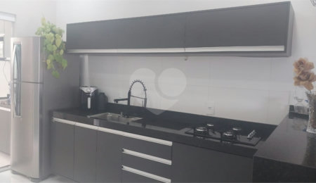 Casa à venda com 2 quartos, sendo 1 suíte,  no condomínio Horto Florestal Villagio, Sorocaba - SP