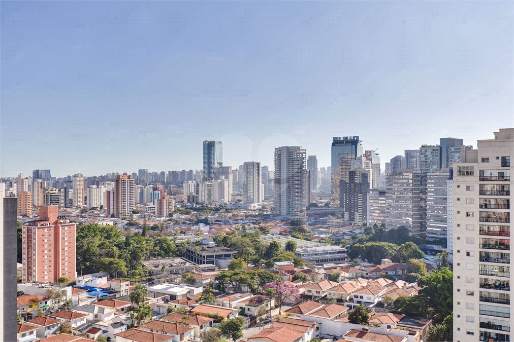 Apartamento à venda com 3 quartos, sendo 1 suíte, em Santo Amaro, São Paulo, SP