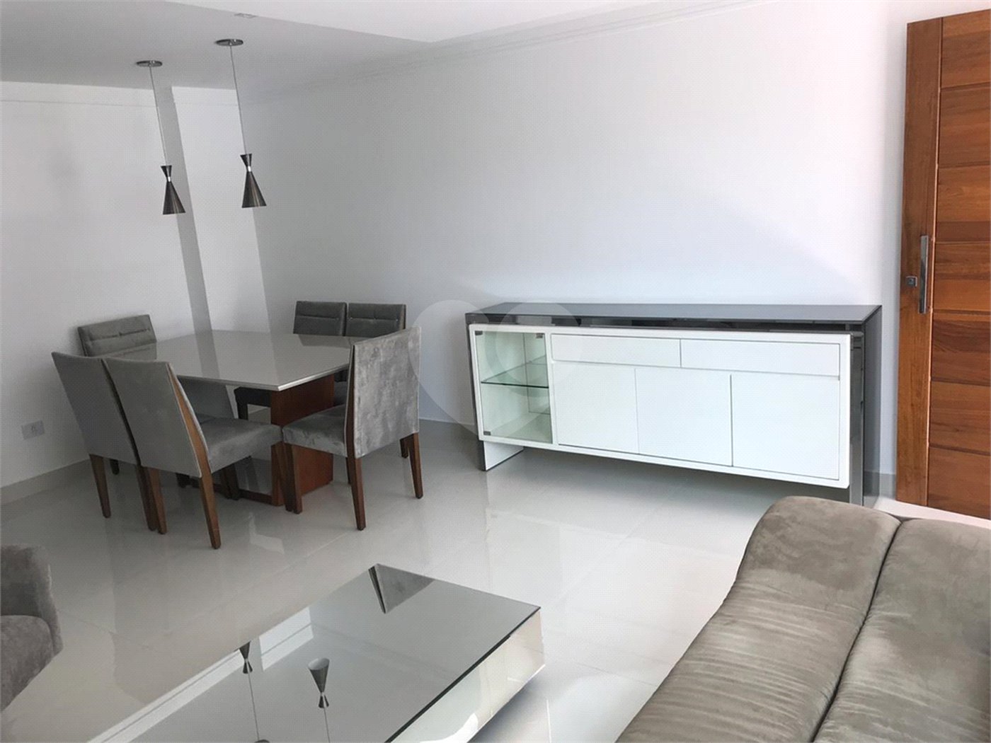 Casa à venda com 3 quartos, sendo 1 suíte, no condomínio Parque Vitória, São Paulo - SP
