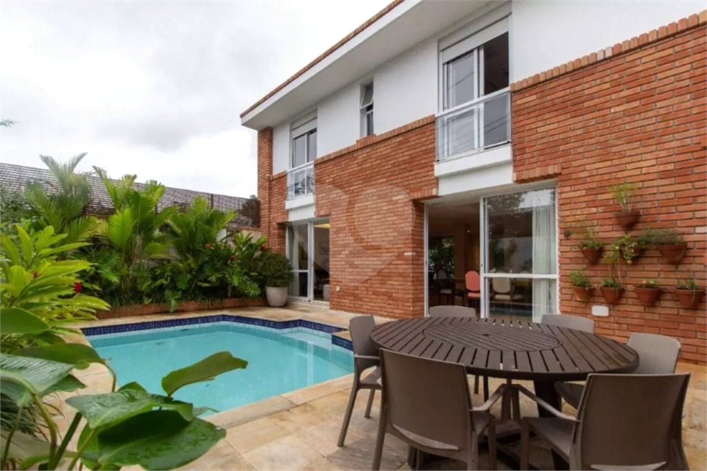 Casa à venda ou para alugar com 4 suítes no condomínio Araucárias, São Paulo - SP