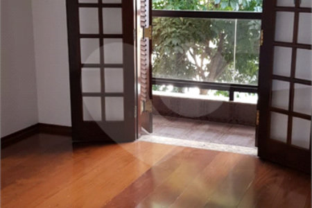 Sobrado à venda com 4 quartos, sendo 1 suíte,  em Olímpico, São Caetano do Sul, SP