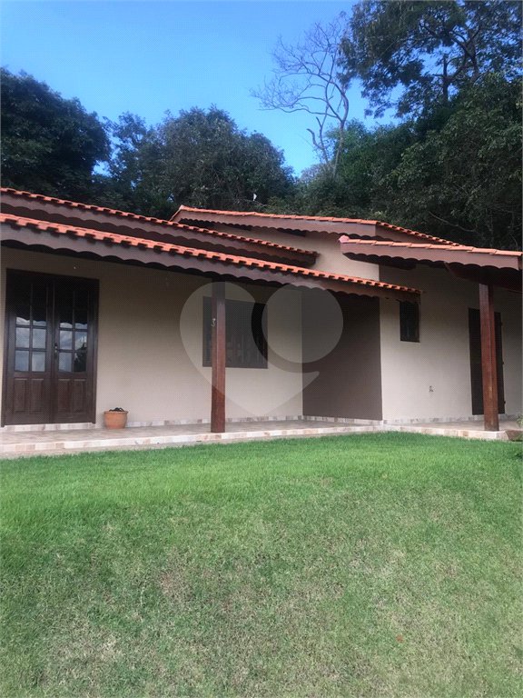 Casa à venda com 3 quartos, sendo 1 suíte,  no condomínio Marf II, Bom Jesus dos Perdões - SP