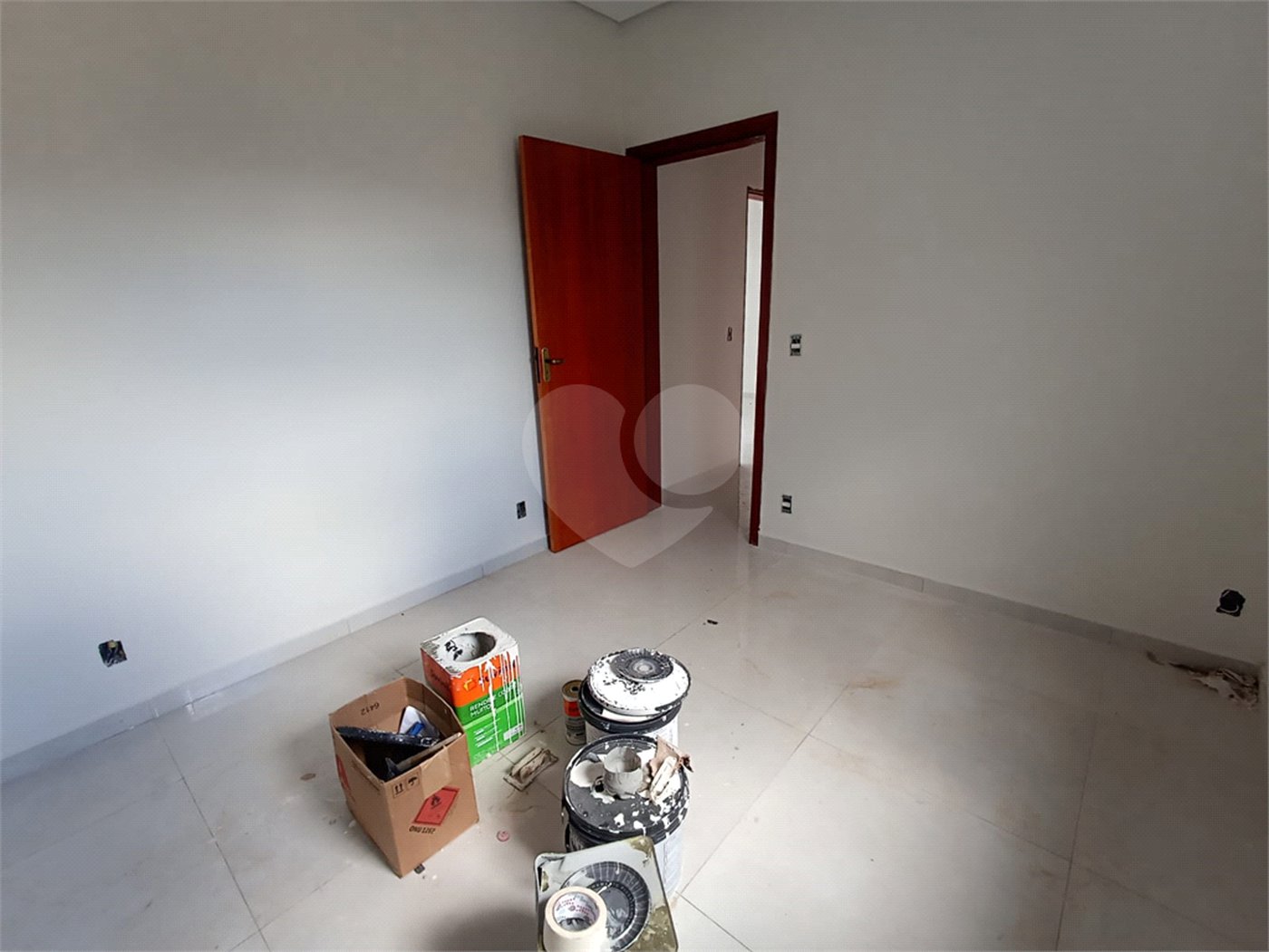 Casa à venda com 3 quartos, sendo 1 suíte, no condomínio Residencial Golden Ville, Itapetininga - SP