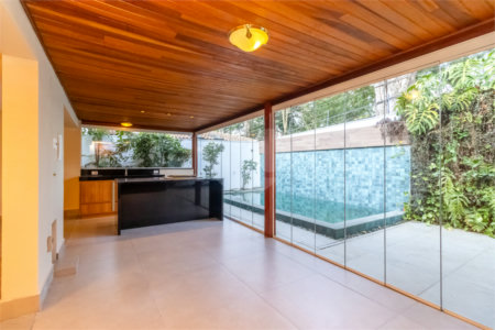 Casa à venda com 4 quartos, sendo 3 suítes, no condomínio Village Place, São Paulo - SP