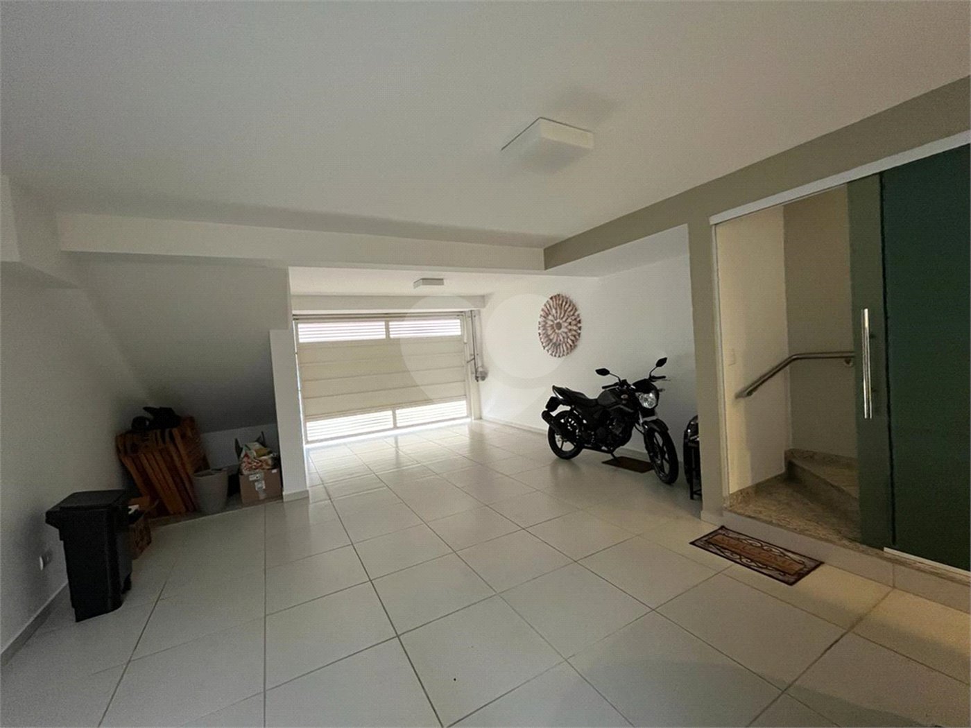 Casa à venda com 4 quartos, sendo 2 suítes, no condomínio Floradas da Serra, São Paulo - SP