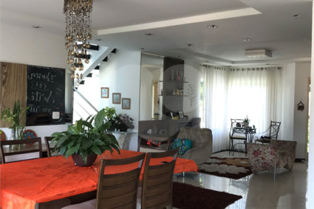 Casa à venda com 4 suítes no condomínio Aruã, Mogi das Cruzes - SP