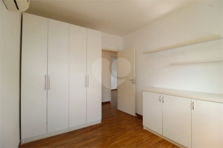 Apartamento à venda com 3 quartos, sendo 1 suíte,  em Vila Olímpia, São Paulo, SP