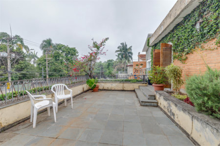 Casa à venda com 4 quartos, sendo 3 suítes,  em Alto da Boa Vista, São Paulo, SP