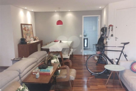 Apartamento à venda com 2 quartos, sendo 1 suíte, em Vila Andrade, São Paulo, SP