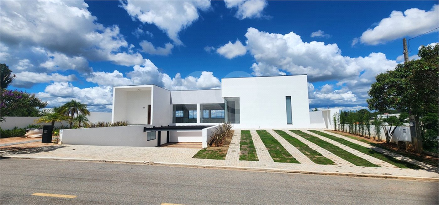 Casa à venda ou para alugar com 4 suítes no condomínio Residencial Delle Stelle, Louveira - SP