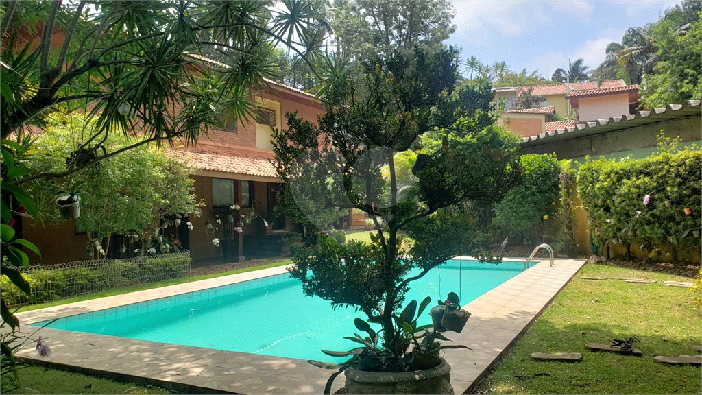 Sobrado à venda com 4 quartos, sendo 2 suítes, em Jardim Marajoara, São Paulo, SP