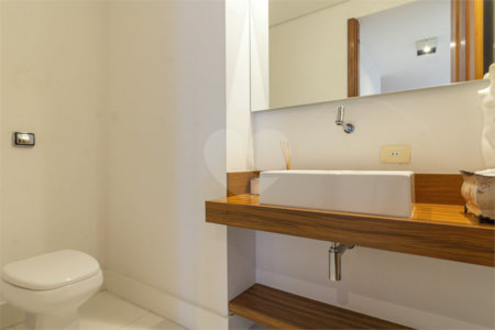 Apartamento à venda com 4 quartos, sendo 3 suítes, em Campo Belo, São Paulo, SP