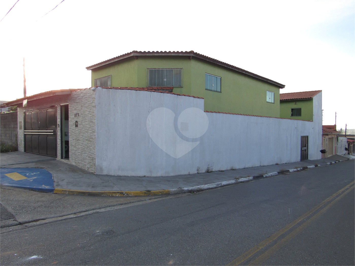 Casa à venda com 5 quartos, sendo 1 suíte,  em Parque do Colégio, Suzano, SP