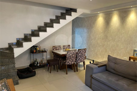 Casa à venda com 3 quartos, sendo 2 suítes, no condomínio Palmas, São Paulo - SP