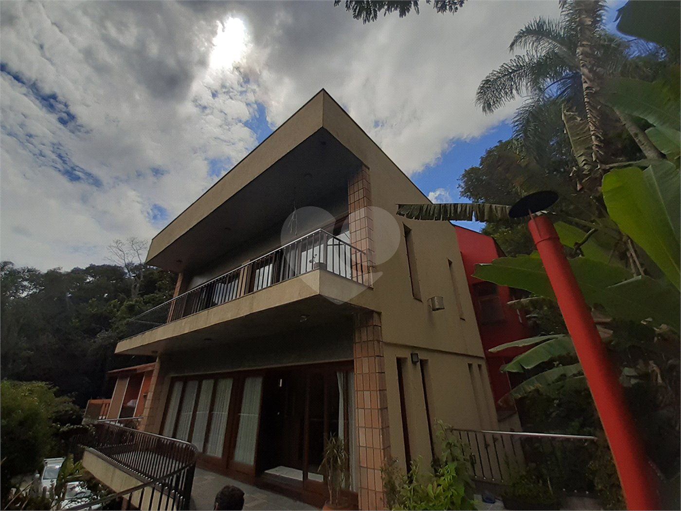 Casa à venda com 4 quartos, sendo 2 suítes, no condomínio Champs Elysees Village, Mairiporã - SP