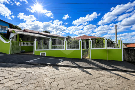 Casa à venda com 2 quartos, sendo 1 suíte,  no Centro, Sarapuí, SP