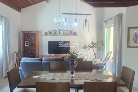 Casa térrea com vista para a Pedra Grande em Atibaia