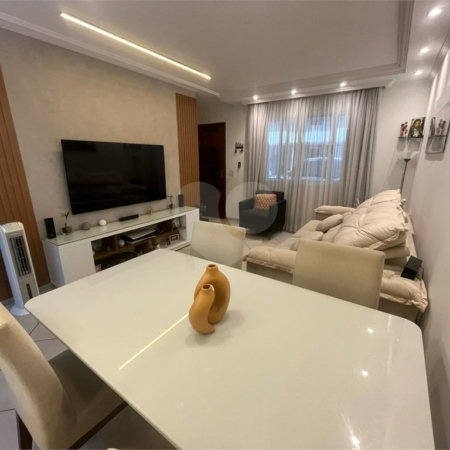 Casa à venda com 3 quartos, sendo 1 suíte, no condomínio Residencial Villagio Vitória, Guarulhos - SP