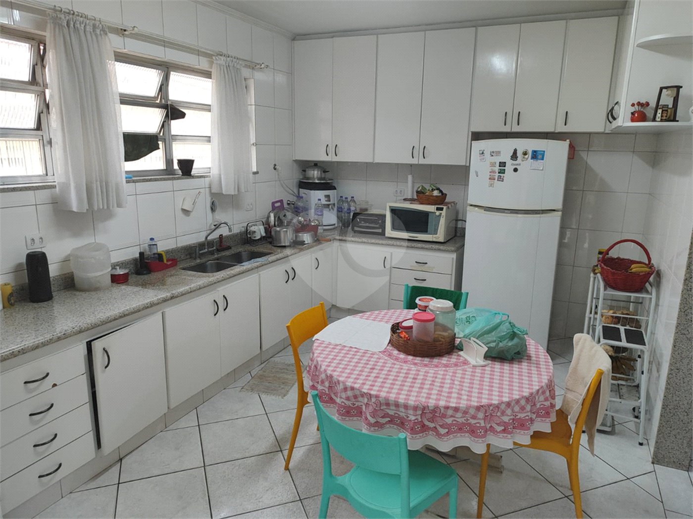 Casa à venda com 4 quartos, sendo 2 suítes, no condomínio Chácara das Rosas, São Paulo - SP