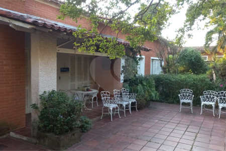 Casa à venda ou para alugar com 4 quartos, sendo 1 suíte, no Centro, Vinhedo, SP