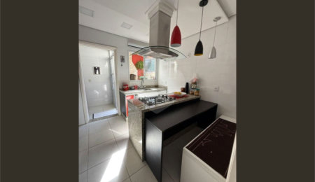 Casa à venda com 4 quartos, sendo 3 suítes,  em Jardim Monte Kemel, São Paulo, SP