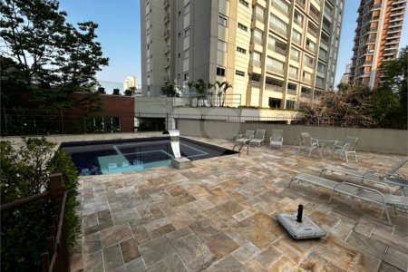 Apartamento à venda com 3 quartos, sendo 1 suíte,  em Vila Andrade, São Paulo, SP