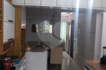 Casa à venda com 3 quartos, sendo 1 suíte, em Jardim Cris, São Paulo, SP