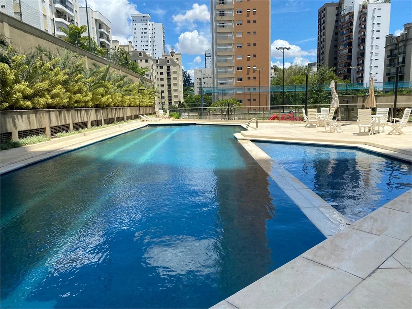 Apartamento à venda com 4 quartos, sendo 3 suítes,  em Vila Morumbi, São Paulo, SP