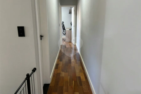 Casa à venda com 3 quartos, sendo 1 suíte, no condomínio Mira Estrela, São Paulo - SP