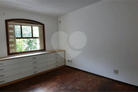 Sobrado à venda com 3 quartos, sendo 1 suíte, em Vila Firmiano Pinto, São Paulo, SP