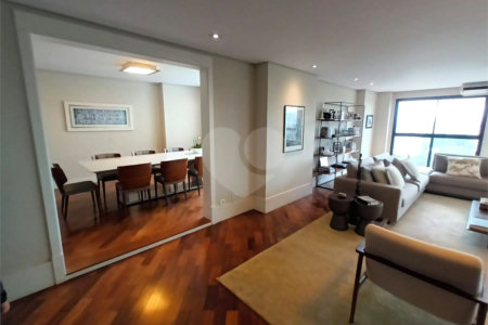 Apartamento à venda com 4 suítes em Santo Amaro, São Paulo, SP