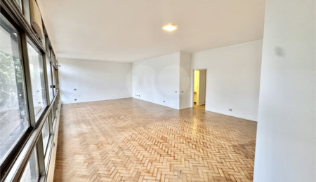 Apartamento à venda com 4 quartos, sendo 1 suíte,  em Lagoa, Rio de Janeiro, RJ