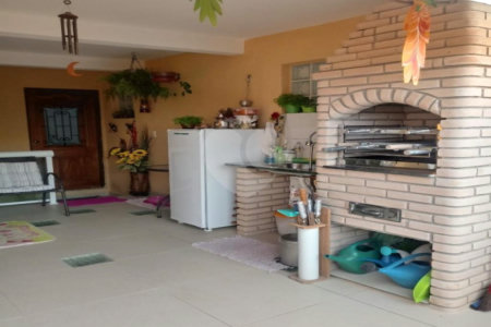 Casa à venda com 3 quartos, sendo 1 suíte, no condomínio Alcides Moreira, São Paulo - SP