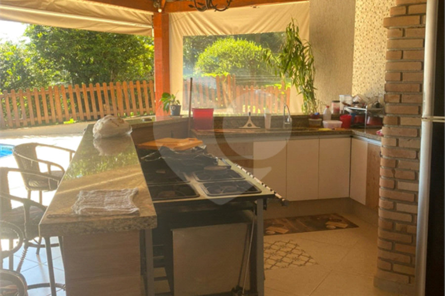 Casa à venda com 5 quartos, sendo 4 suítes, no condomínio Lago do Imperador, Mairiporã - SP