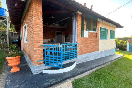 Chácara à venda com 6 quartos, sendo 1 suíte,  em Cercadinho, Alambari, SP