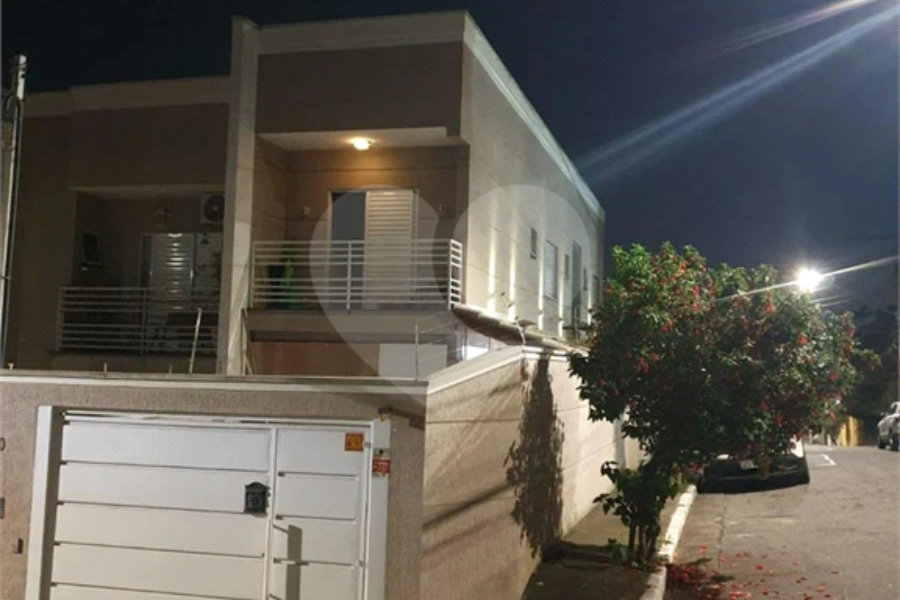 Sobrado à venda com 3 suítes em Horto, São Paulo, SP