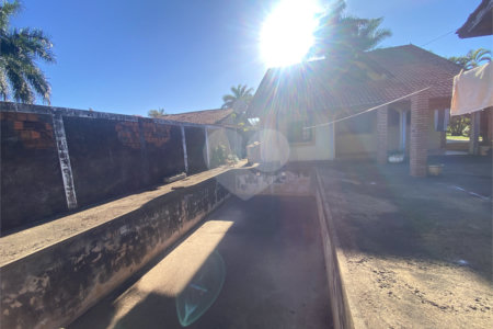 Casa à venda com 3 quartos, sendo 1 suíte, em Parque Residencial Monte Carlo, Ponta Porã, MS