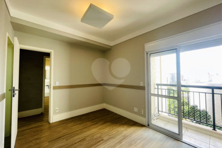 Apartamento à venda com 3 suítes em Vila Gilda, Santo André, SP