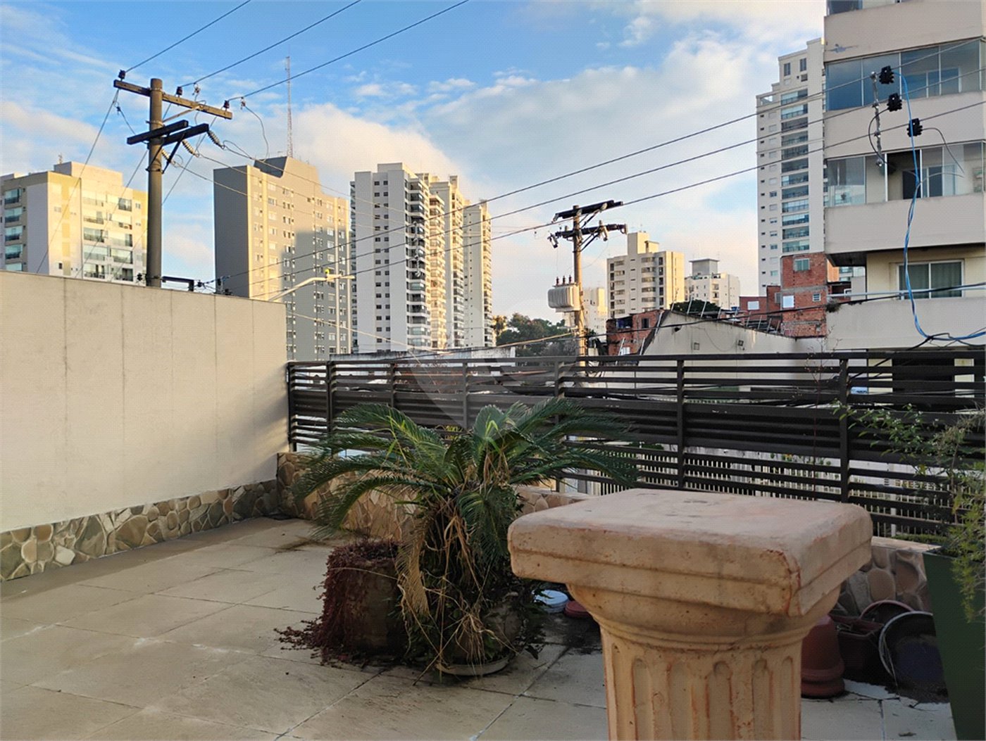 Sobrado à venda com 3 quartos, sendo 1 suíte, em Vila Paulista, São Paulo, SP