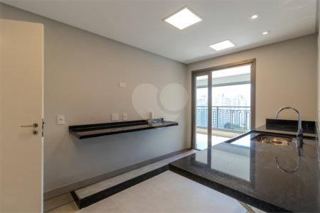 Apartamento para venda em Moema com 3 quartos, sendo 3 suítes, 2 vagas, 149 m²