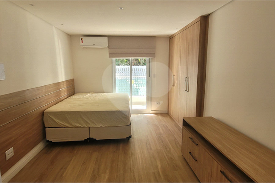 Sobrado à venda com 4 quartos, sendo 2 suítes, em Vila Irmãos Arnoni, São Paulo, SP