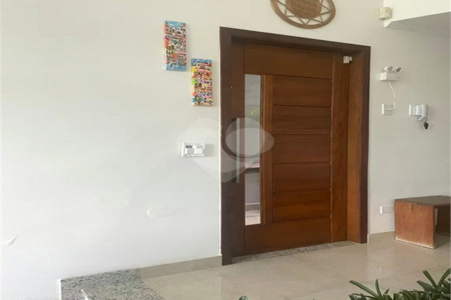 Sobrado à venda com 3 suítes em Horto, São Paulo, SP