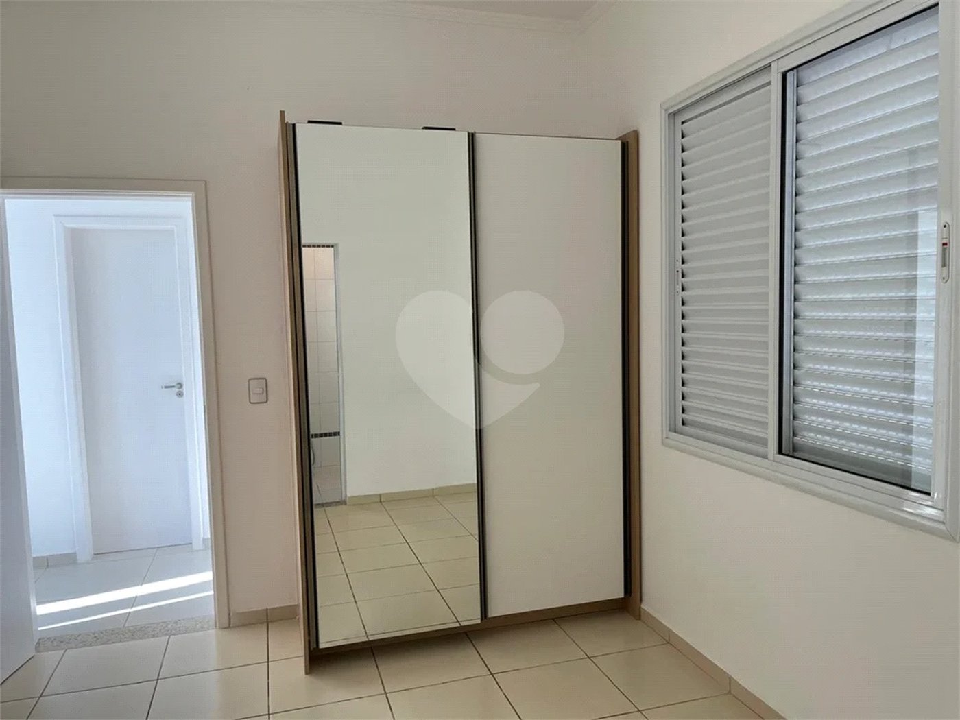 Casa para alugar com 3 suítes no condomínio Figueira Garden, Atibaia - SP