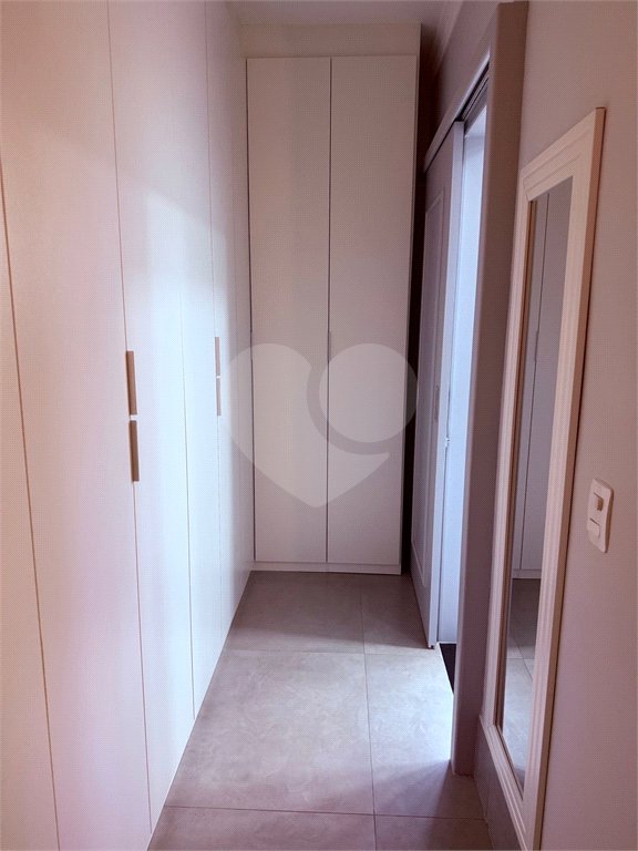Sobrado à venda com 4 quartos, sendo 2 suítes, em Vila Santo Antônio, Cotia, SP