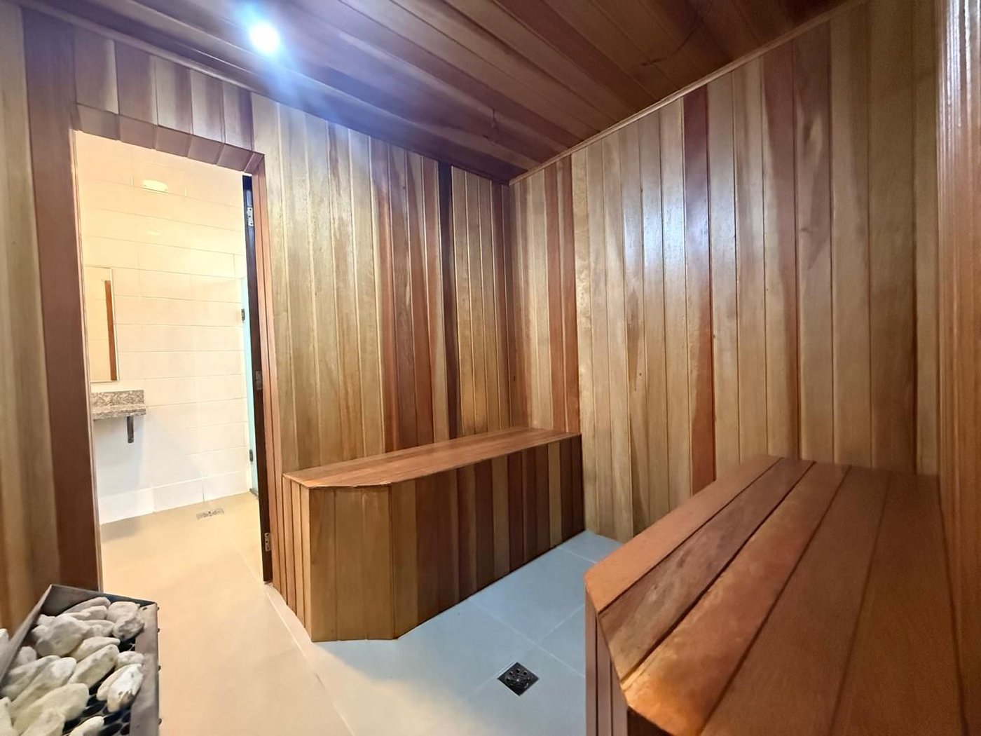Apartamento Alto Padrão Frente Mar com 4 Dormitórios, 3 Suítes e 3 Vagas na Orla de Santos