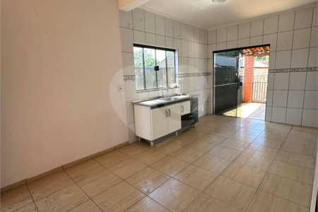 Sobrado à venda ou para alugar com 4 quartos, sendo 2 suítes, em Vila Lacíria, Ponta Porã, MS