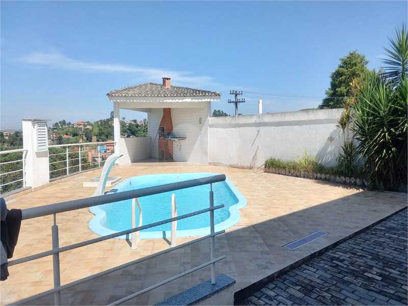 Casa à venda com 4 quartos, sendo 2 suítes,  no condomínio Jardim Imperador, Igaratá - SP