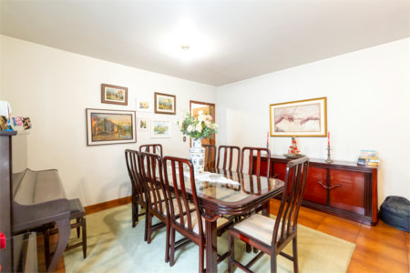 Casa à venda com 4 quartos, sendo 2 suítes, em Campo Belo, São Paulo, SP