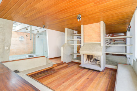 Casa à venda com 5 quartos, sendo 3 suítes, em Alto da Boa Vista, São Paulo, SP